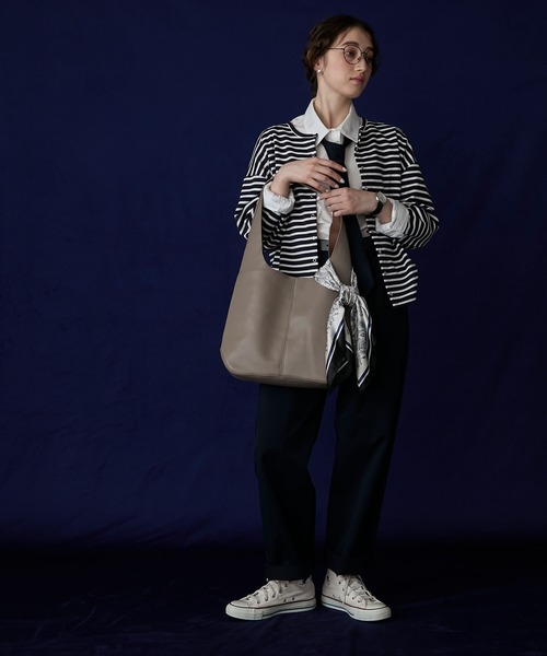 BONLECILL Marche(ボンルシールマルシェ)の「【BONLECILL Marche】《ポーチ付き/A4》ワンハンドルソフトショルダーバッグ(ショルダーバッグ・レディース・キャメル/ブラック/グレイッシュベージュ・FREE)」の13枚目の写真