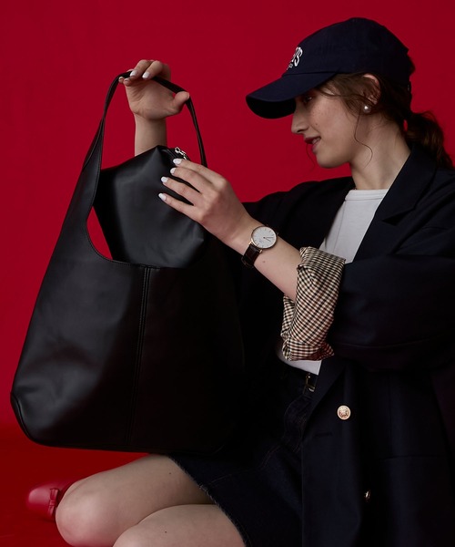 BONLECILL Marche(ボンルシールマルシェ)の「【BONLECILL Marche】《ポーチ付き/A4》ワンハンドルソフトショルダーバッグ(ショルダーバッグ・レディース・キャメル/ブラック/グレイッシュベージュ・FREE)」の4枚目の写真