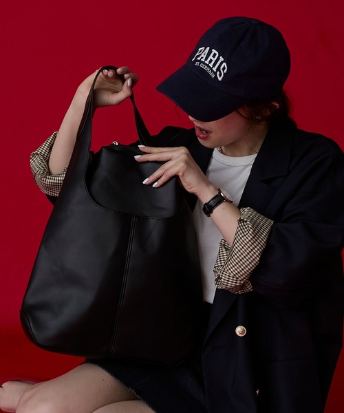 BONLECILL Marche(ボンルシールマルシェ)の「【BONLECILL Marche】《ポーチ付き/A4》ワンハンドルソフトショルダーバッグ(ショルダーバッグ・レディース・キャメル/ブラック/グレイッシュベージュ・FREE)」の5枚目の写真