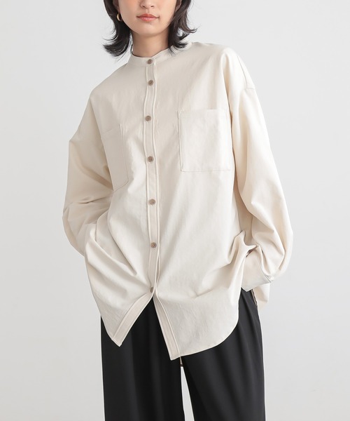 for/c(フォーシー)の「速乾ルーズバンドカラーシャツ【サスティナブル】(シャツ/ブラウス・レディース・ブラック/アイボリー・L/M)」の1枚目の写真