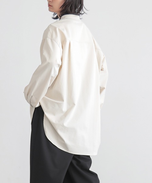 for/c(フォーシー)の「速乾ルーズバンドカラーシャツ【サスティナブル】(シャツ/ブラウス・レディース・ブラック/アイボリー・L/M)」の20枚目の写真