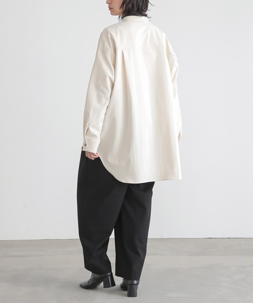 for/c(フォーシー)の「速乾ルーズバンドカラーシャツ【サスティナブル】(シャツ/ブラウス・レディース・ブラック/アイボリー・L/M)」の6枚目の写真