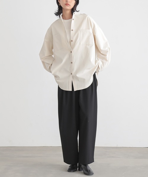 for/c(フォーシー)の「速乾ルーズバンドカラーシャツ【サスティナブル】(シャツ/ブラウス・レディース・ブラック/アイボリー・L/M)」の5枚目の写真