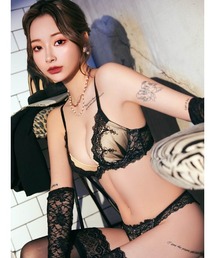 DRW（ドロー）の「ロマネスク ケミカル アーチ ブラジャー&バック透けTバックショーツ（ブラ&ショーツ）」