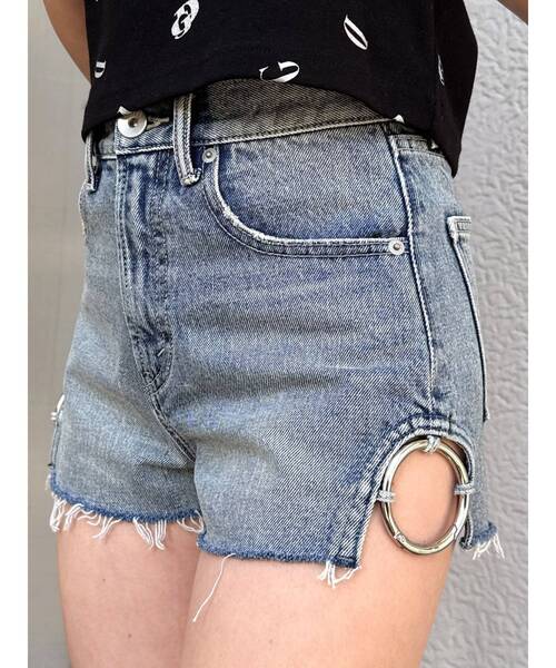 GYDA（ジェイダ）の「ハイウエストSIDE RINGデニムショートパンツ（デニムパンツ・レディース・その他1/ライトブルー・MEDIUM/SMALL）」の2枚目の写真