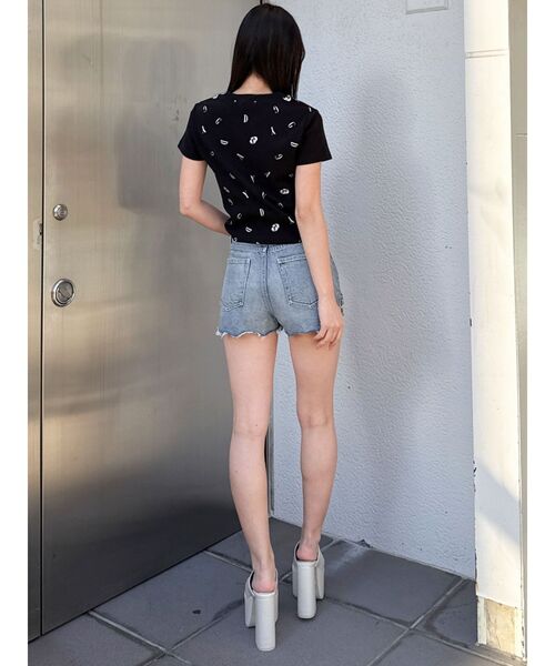 GYDA（ジェイダ）の「ハイウエストSIDE RINGデニムショートパンツ（デニムパンツ・レディース・その他1/ライトブルー・MEDIUM/SMALL）」の7枚目の写真