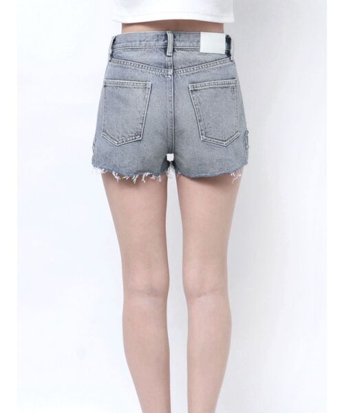 GYDA（ジェイダ）の「ハイウエストSIDE RINGデニムショートパンツ（デニムパンツ・レディース・その他1/ライトブルー・MEDIUM/SMALL）」の17枚目の写真