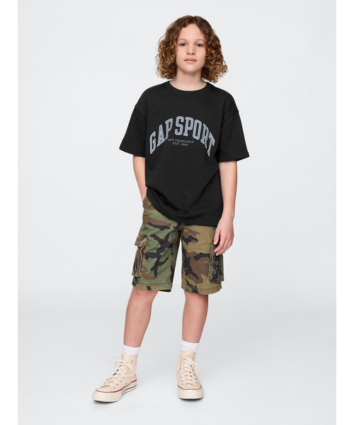 GAP(ギャップ)の「リラックス GAPグラフィック テリーTシャツ(スウェット・キッズ・グリーン/ブルー/オフホワイト/ブラック・110cm/120cm/130cm/140cm/150cm/160cm)」の17枚目の写真