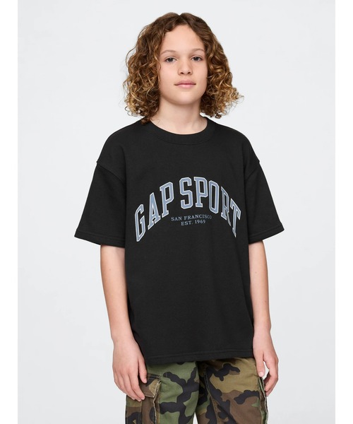 GAP(ギャップ)の「リラックス GAPグラフィック テリーTシャツ(スウェット・キッズ・グリーン/ブルー/オフホワイト/ブラック・110cm/120cm/130cm/140cm/150cm/160cm)」の3枚目の写真