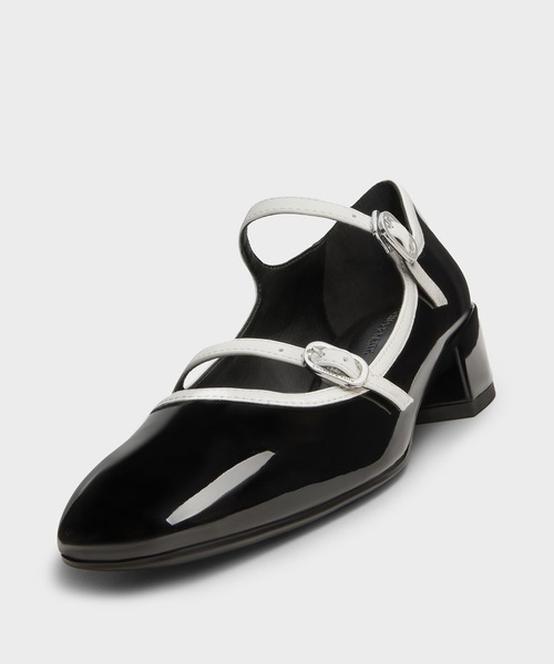 CHARLES & KEITH(チャールズ & キース)の「パテント コンテストトリムダブルストラップメリージェーンパンプス(パンプス・レディース・ホワイト/ブラック系その他6・22cm/22.5cm/23cm/23.5cm/24.5cm/25cm/25.5cm/26.5cm)」の6枚目の写真
