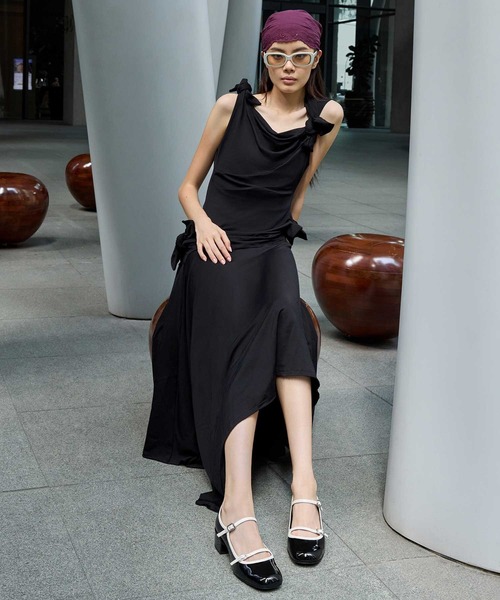 CHARLES & KEITH(チャールズ & キース)の「パテント コンテストトリムダブルストラップメリージェーンパンプス(パンプス・レディース・ホワイト/ブラック系その他6・22cm/22.5cm/23cm/23.5cm/24.5cm/25cm/25.5cm/26.5cm)」の13枚目の写真