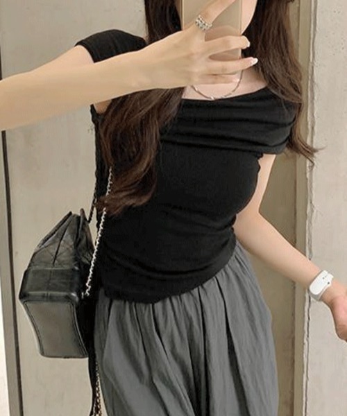 LADY LIKE(レディライク)の「サイドギャザーオフショルトップス(Tシャツ/カットソー・レディース・ホワイト/ブラック/ブラウン・M)」の19枚目の写真