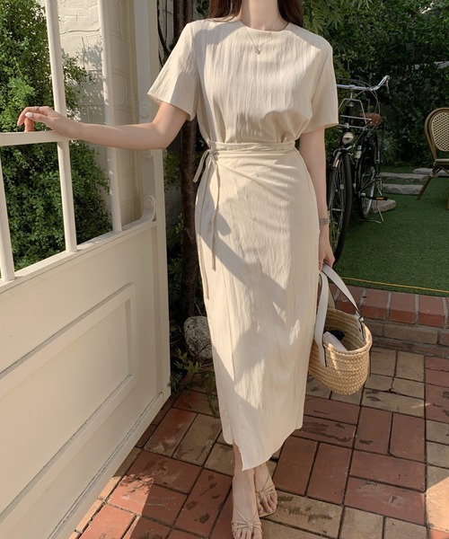 LAFFMO(ラフモ)の「クルーネック半袖ワンピース(ワンピース・レディース・ベージュ/ネイビー・F)」の4枚目の写真