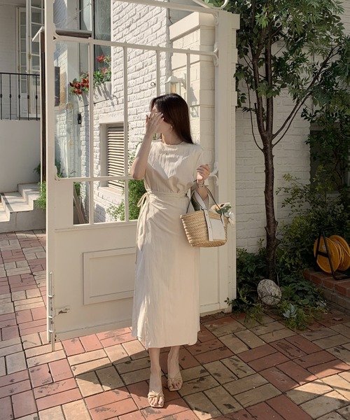 LAFFMO(ラフモ)の「クルーネック半袖ワンピース(ワンピース・レディース・ベージュ/ネイビー・F)」の8枚目の写真