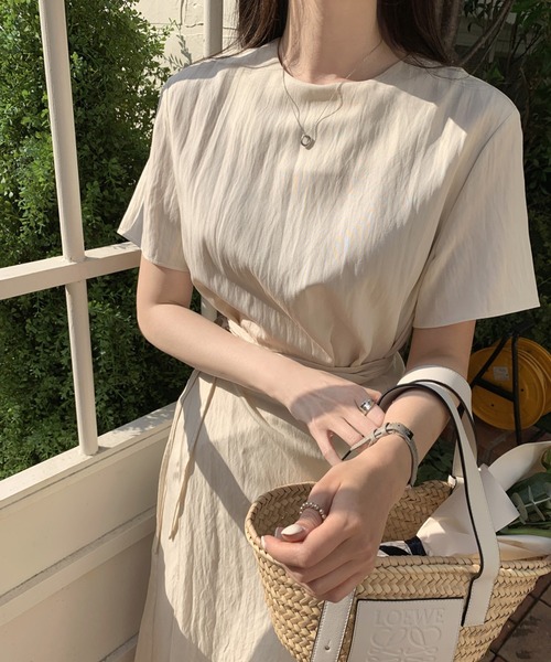 LAFFMO(ラフモ)の「クルーネック半袖ワンピース(ワンピース・レディース・ベージュ/ネイビー・F)」の5枚目の写真