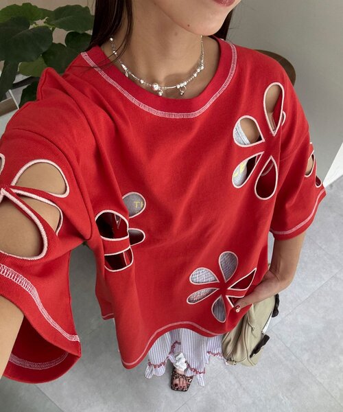 HELLO.SANFRANCISCO(ハローサンフランシスコ)の「【HELLO.SANFRANCISCO/ハローサンフランシスコ】フラワーカットアウトビッグTEE(Tシャツ/カットソー・レディース・ライトグレー/ブルー/オレンジ/チャコールグレー/レッド・ONE SIZE)」の5枚目の写真