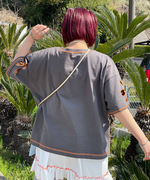 HELLO.SANFRANCISCO(ハローサンフランシスコ)の「【HELLO.SANFRANCISCO/ハローサンフランシスコ】フラワーカットアウトビッグTEE(Tシャツ/カットソー・レディース・ライトグレー/ブルー/オレンジ/チャコールグレー/レッド・ONE SIZE)」の11枚目の写真