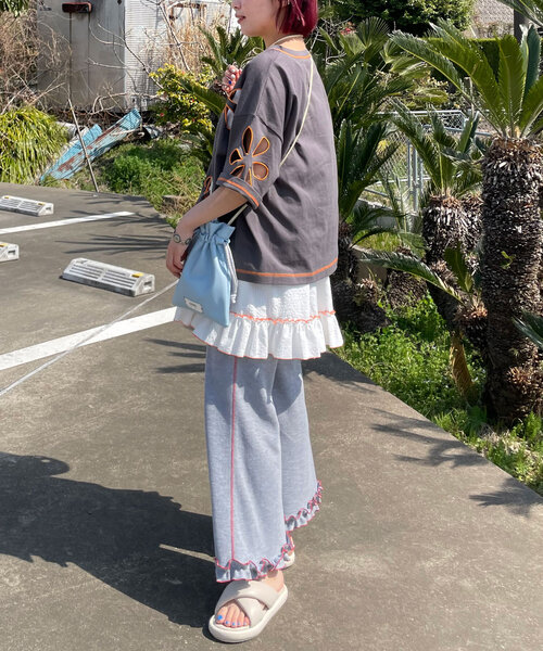 HELLO.SANFRANCISCO(ハローサンフランシスコ)の「【HELLO.SANFRANCISCO/ハローサンフランシスコ】フラワーカットアウトビッグTEE(Tシャツ/カットソー・レディース・ライトグレー/ブルー/オレンジ/チャコールグレー/レッド・ONE SIZE)」の13枚目の写真