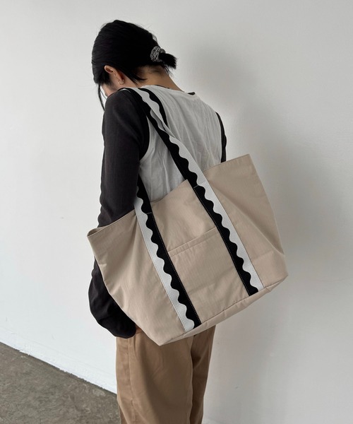 EFOLE（エフォル）の「Bicolor tape tote bag / バイカラーテープトートバッグ（トートバッグ・レディース・ベージュ/コーラル・FREE）」の2枚目の写真