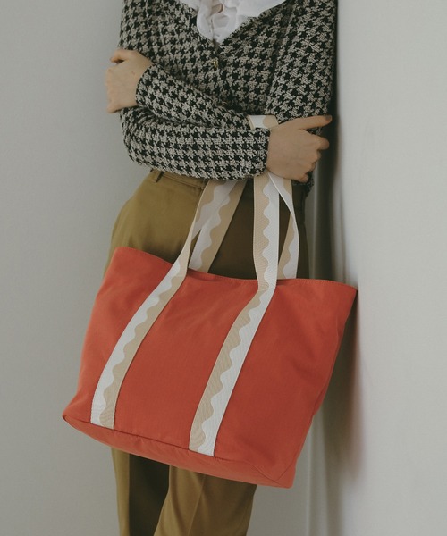 EFOLE（エフォル）の「Bicolor tape tote bag / バイカラーテープトートバッグ（トートバッグ・レディース・ベージュ/コーラル・FREE）」の3枚目の写真