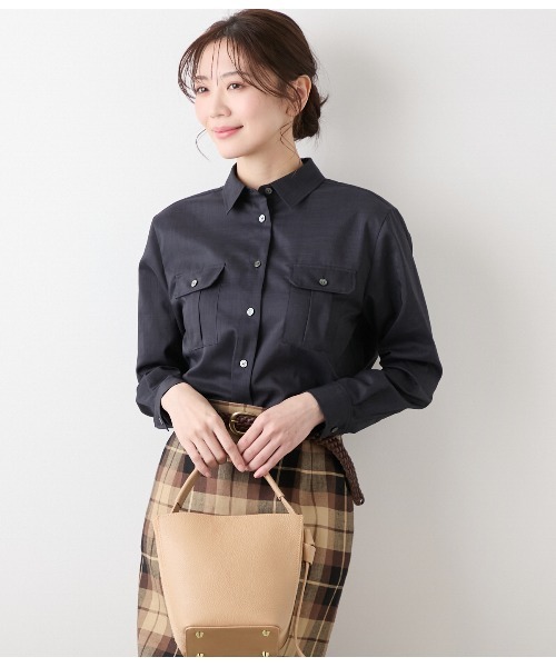 NEWYORKER(ニューヨーカー)の「ポリエステルラミーローン サファリシャツ(シャツ/ブラウス・レディース・ネイビー/キャメル・11号/9号)」の1枚目の写真