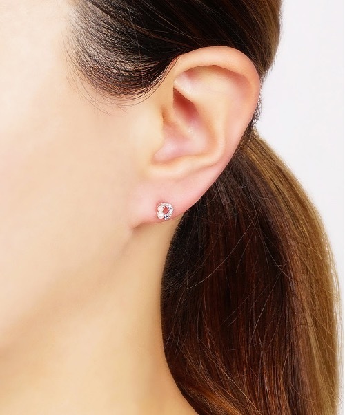 itam(アイタム)の「【itam】アイタム/ プチパール×ビジュー セラミックポストピアス(ピアス(両耳用)・レディース・ゴールド/シルバー・FREE)」の4枚目の写真