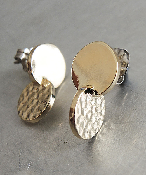 SCALA(スカラ)の「【SCALA/スカラ】丸丸ピアス/made in JAPAN(日本製)(ピアス(両耳用)・レディース・アンティークシルバー/ゴールド/アンティークゴールド・FREE)」の2枚目の写真