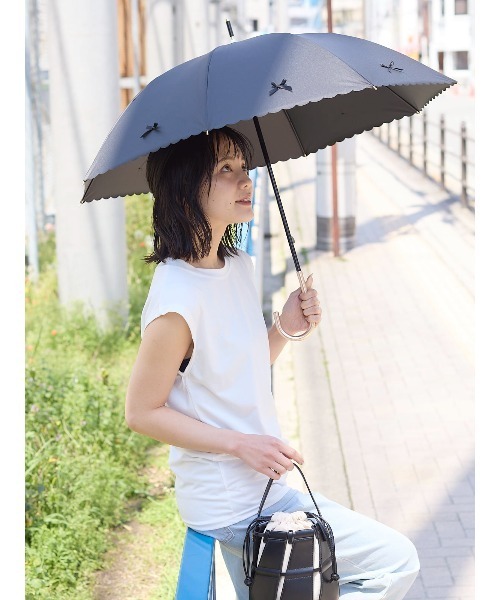 tutuanna（チュチュアンナ）の「[完全遮光100%]裾スカラップサテンリボン付き傘(晴雨兼用)（長傘・レディース・ブラック/ピンク・フリー）」の4枚目の写真