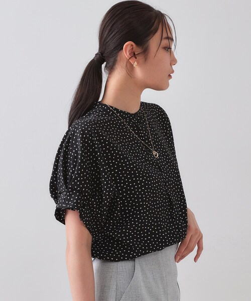 OPAQUE.CLIP（オペークドットクリップ）の「幾何柄アソート タックドルマンスリーブブラウス【洗濯機洗い可】（シャツ/ブラウス・レディース・ベージュ系その他7/ホワイト系1/ブラック系/ブラック系4・40/38/42）」の2枚目の写真