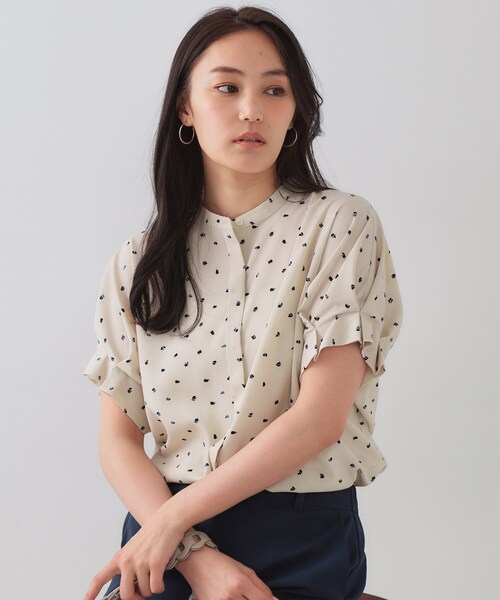 【美品】melange 顔柄シャツブラウス　幾何学　変形ドルマン　ブルー セール】幾何柄アソート タックドルマンスリーブブラウス【洗濯