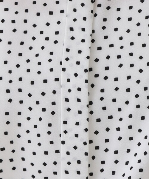 OPAQUE.CLIP（オペークドットクリップ）の「幾何柄アソート タックドルマンスリーブブラウス【洗濯機洗い可】（シャツ/ブラウス・レディース・ベージュ系その他7/ホワイト系1/ブラック系/ブラック系4・40/38/42）」の8枚目の写真