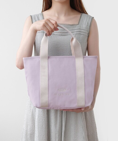 TOCCA(トッカ)の「LUMINA STRADA CANVAS TOTE キャンバストートバッグ(トートバッグ・レディース・ホワイト系/ブラック系/ライトグレー系/ベージュ系/スカイブルー系/ライラック系/ゴールド系5・F)」の9枚目の写真