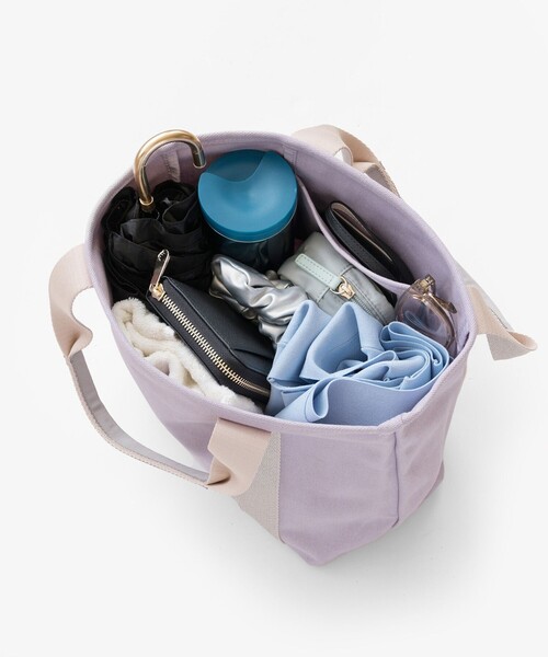 TOCCA(トッカ)の「LUMINA STRADA CANVAS TOTE キャンバストートバッグ(トートバッグ・レディース・ホワイト系/ブラック系/ライトグレー系/ベージュ系/スカイブルー系/ライラック系/ゴールド系5・F)」の10枚目の写真