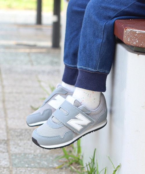NEW BALANCE(ニューバランス)の「【New Balance/ニューバランス】NB IV323GR W ベビーシューズ(スニーカー・キッズ・グレー・12.5cm/13.0cm/13.5cm/14.0cm/14.5cm/15.0cm/15.5cm/16.0cm/16.5cm/12.0cm)」の1枚目の写真