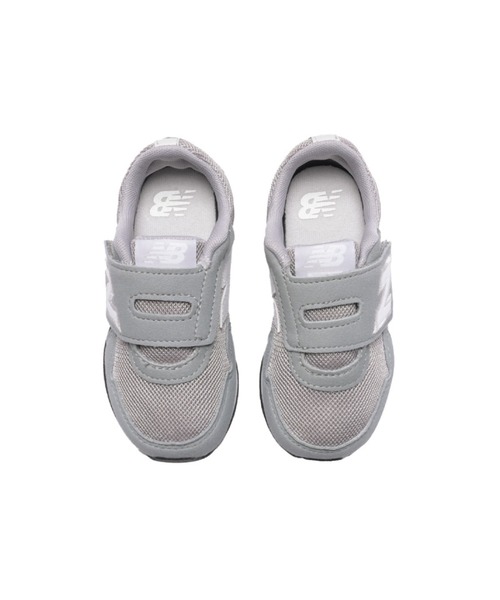 NEW BALANCE(ニューバランス)の「【New Balance/ニューバランス】NB IV323GR W ベビーシューズ(スニーカー・キッズ・グレー・12.5cm/13.0cm/13.5cm/14.0cm/14.5cm/15.0cm/15.5cm/16.0cm/16.5cm/12.0cm)」の4枚目の写真