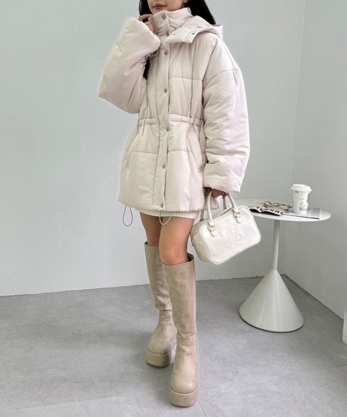 one after another NICE CLAUP（ワンアフターアナザーナイスクラップ）の「【今すぐお届け可能！】ウェストマークミドルフェイクダウンジャケット（ダウンジャケット/コート・レディース・オフホワイト/ライトベージュ/ブラック・FREE）」の14枚目の写真