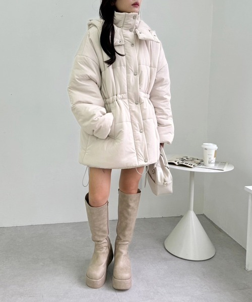 one after another NICE CLAUP（ワンアフターアナザーナイスクラップ）の「【今すぐお届け可能！】ウェストマークミドルフェイクダウンジャケット（ダウンジャケット/コート・レディース・オフホワイト/ライトベージュ/ブラック・FREE）」の15枚目の写真