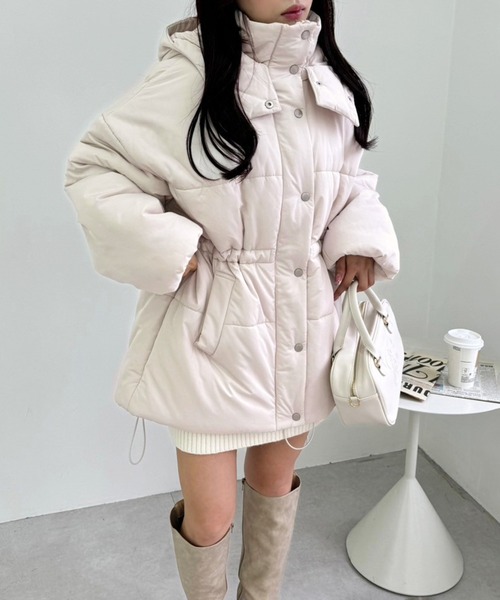 one after another NICE CLAUP（ワンアフターアナザーナイスクラップ）の「【今すぐお届け可能！】ウェストマークミドルフェイクダウンジャケット（ダウンジャケット/コート・レディース・オフホワイト/ライトベージュ/ブラック・FREE）」の12枚目の写真