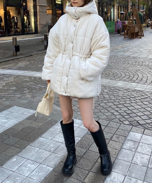 one after another NICE CLAUP（ワンアフターアナザーナイスクラップ）の「【今すぐお届け可能！】ウェストマークミドルフェイクダウンジャケット（ダウンジャケット/コート・レディース・オフホワイト/ライトベージュ/ブラック・FREE）」の5枚目の写真