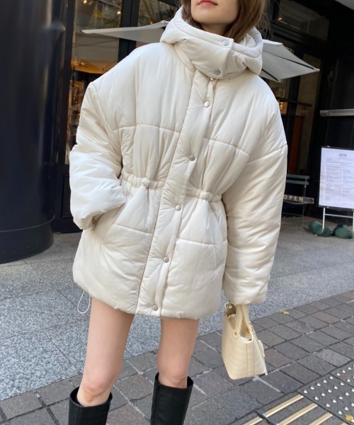 one after another NICE CLAUP（ワンアフターアナザーナイスクラップ）の「【今すぐお届け可能！】ウェストマークミドルフェイクダウンジャケット（ダウンジャケット/コート・レディース・オフホワイト/ライトベージュ/ブラック・FREE）」の4枚目の写真