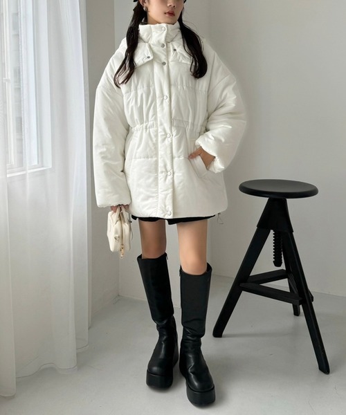 one after another NICE CLAUP（ワンアフターアナザーナイスクラップ）の「【今すぐお届け可能！】ウェストマークミドルフェイクダウンジャケット（ダウンジャケット/コート・レディース・オフホワイト/ライトベージュ/ブラック・FREE）」の8枚目の写真