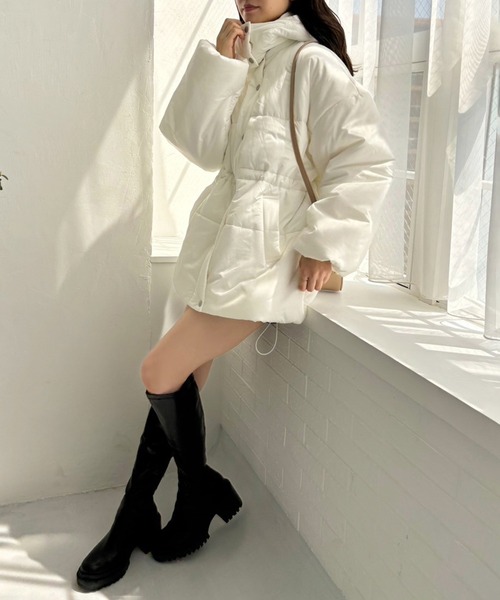 one after another NICE CLAUP（ワンアフターアナザーナイスクラップ）の「【今すぐお届け可能！】ウェストマークミドルフェイクダウンジャケット（ダウンジャケット/コート・レディース・オフホワイト/ライトベージュ/ブラック・FREE）」の17枚目の写真