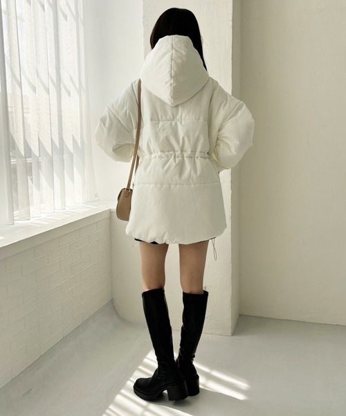 one after another NICE CLAUP（ワンアフターアナザーナイスクラップ）の「【今すぐお届け可能！】ウェストマークミドルフェイクダウンジャケット（ダウンジャケット/コート・レディース・オフホワイト/ライトベージュ/ブラック・FREE）」の19枚目の写真