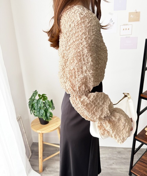 Amulet(アミュレット)の「甘すぎない質感が大人の抜け感。品よく華やか ワッシャータッチボリュームブラウス(シャツ/ブラウス・レディース・ホワイト/ベージュ/ブラック・FREE)」の17枚目の写真