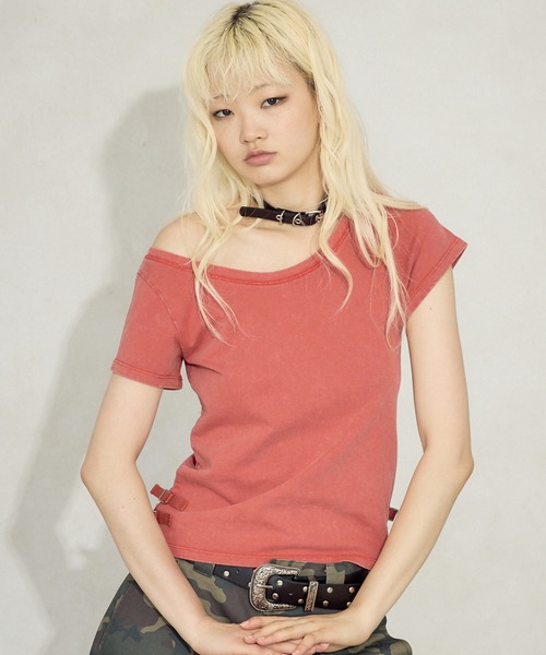 FTW(エフティダブリュー)の「PROCESSING WIDE NECK TOP(Tシャツ/カットソー・レディース・ベージュ/チャコールグレー/レッド・SMALL/MEDIUM)」の3枚目の写真