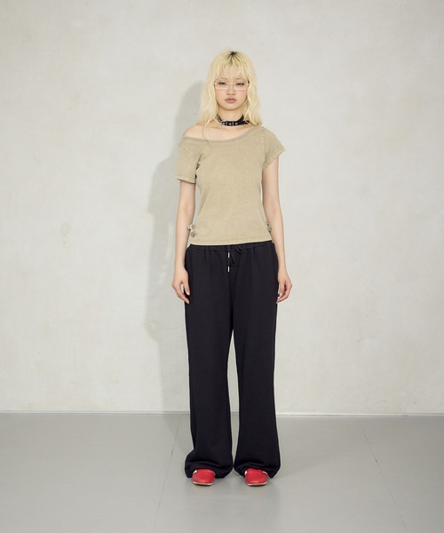FTW(エフティダブリュー)の「PROCESSING WIDE NECK TOP(Tシャツ/カットソー・レディース・ベージュ/チャコールグレー/レッド・SMALL/MEDIUM)」の11枚目の写真