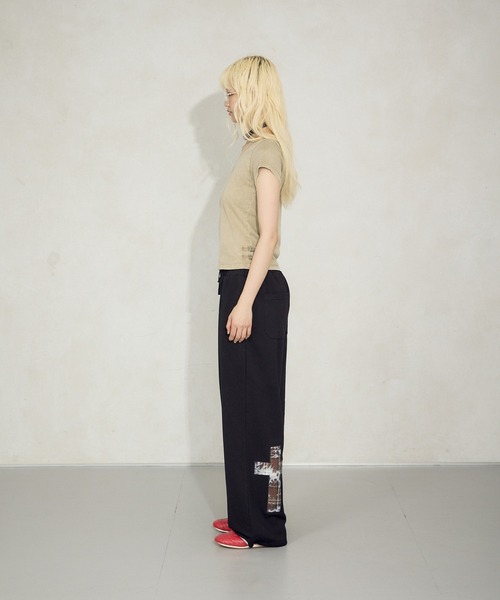 FTW(エフティダブリュー)の「PROCESSING WIDE NECK TOP(Tシャツ/カットソー・レディース・ベージュ/チャコールグレー/レッド・SMALL/MEDIUM)」の13枚目の写真