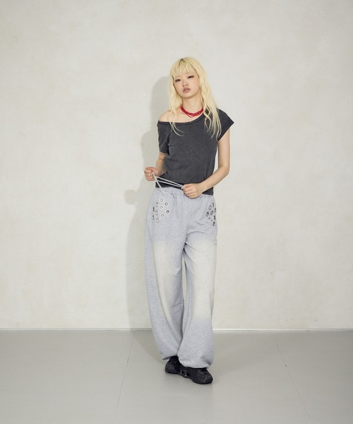 FTW(エフティダブリュー)の「PROCESSING WIDE NECK TOP(Tシャツ/カットソー・レディース・ベージュ/チャコールグレー/レッド・SMALL/MEDIUM)」の7枚目の写真