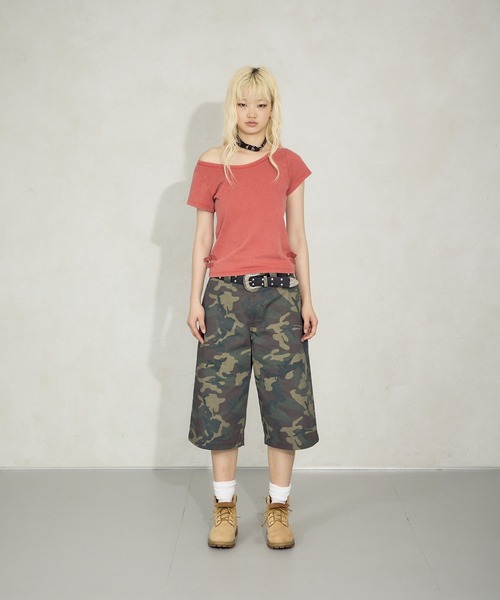 FTW(エフティダブリュー)の「PROCESSING WIDE NECK TOP(Tシャツ/カットソー・レディース・ベージュ/チャコールグレー/レッド・SMALL/MEDIUM)」の15枚目の写真