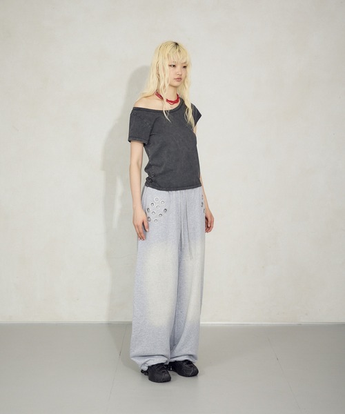 FTW(エフティダブリュー)の「PROCESSING WIDE NECK TOP(Tシャツ/カットソー・レディース・ベージュ/チャコールグレー/レッド・SMALL/MEDIUM)」の6枚目の写真